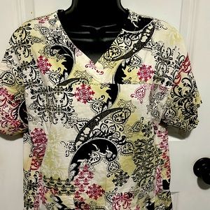 Unique pattern nursing  top.